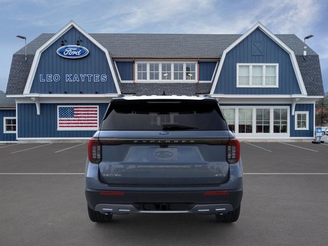 2025 Ford Explorer photo 3