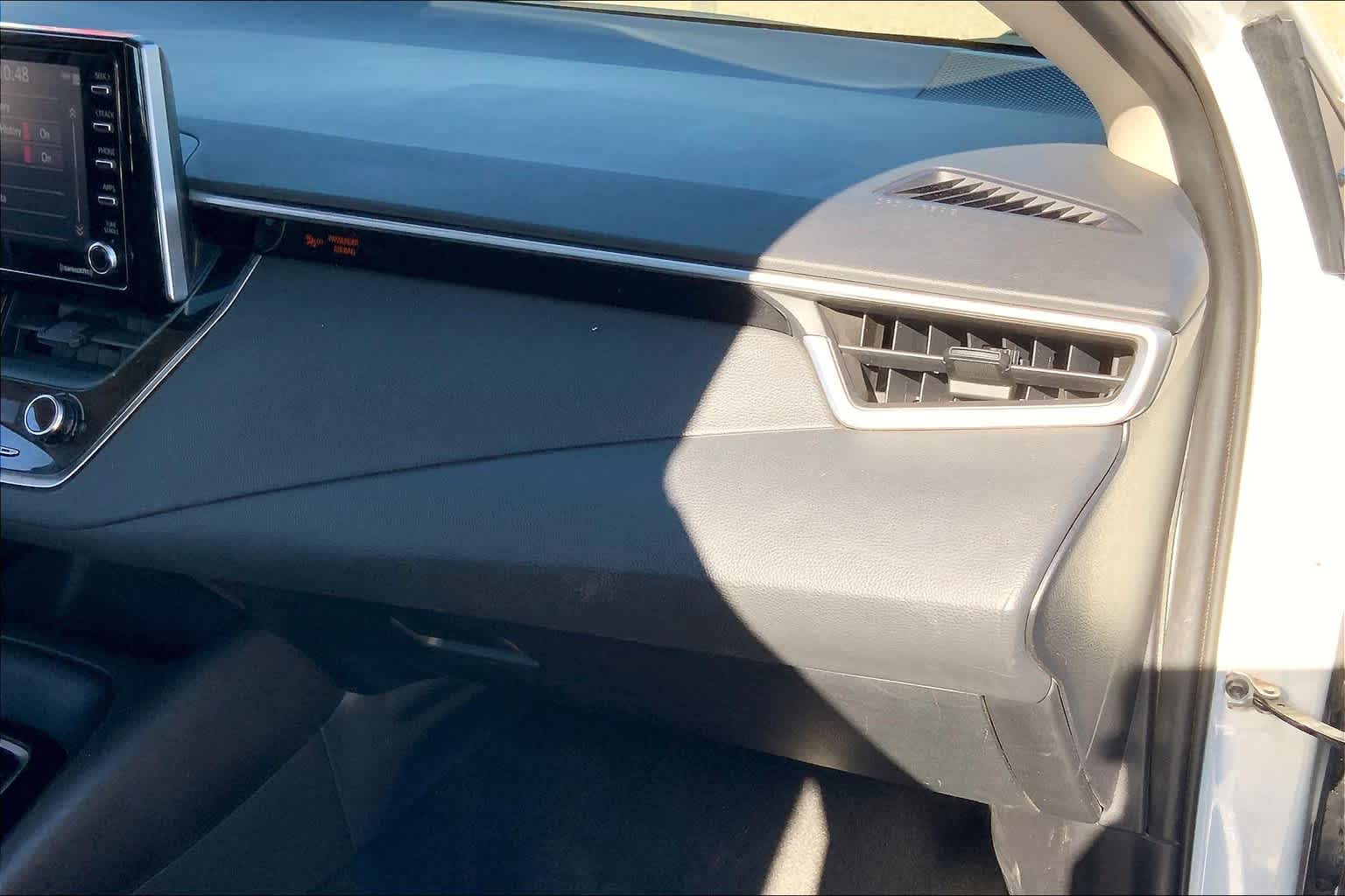 2021 Toyota Corolla LE photo 16