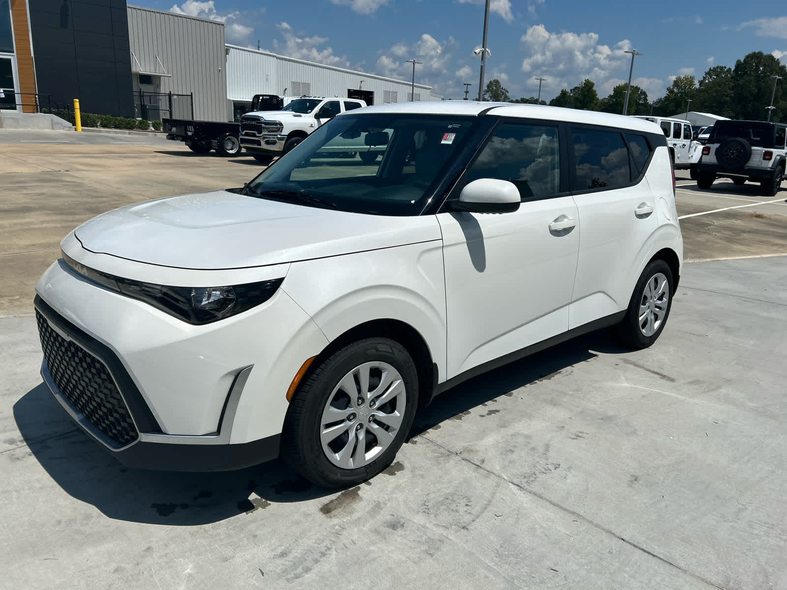2024 Kia Soul LX photo 3