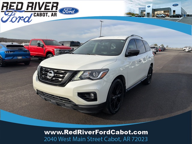2018 Nissan Pathfinder SL's photo