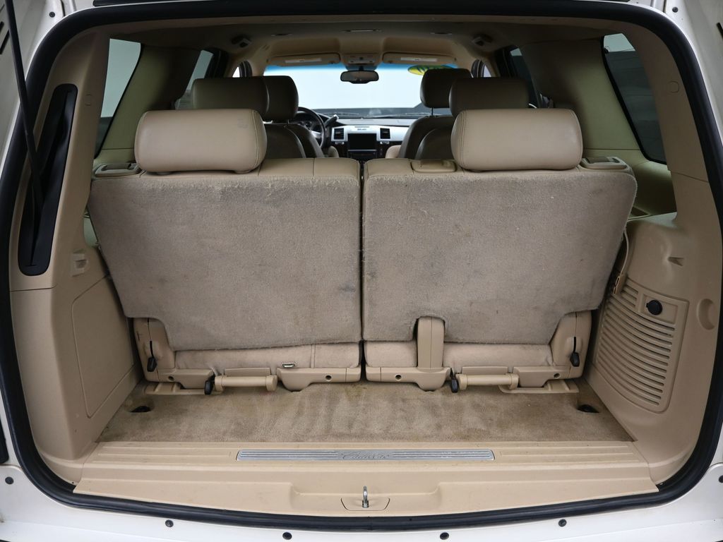 2010 Cadillac Escalade Base photo 7