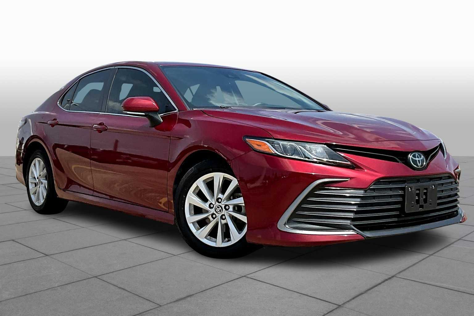 2022 Toyota Camry LE photo 2