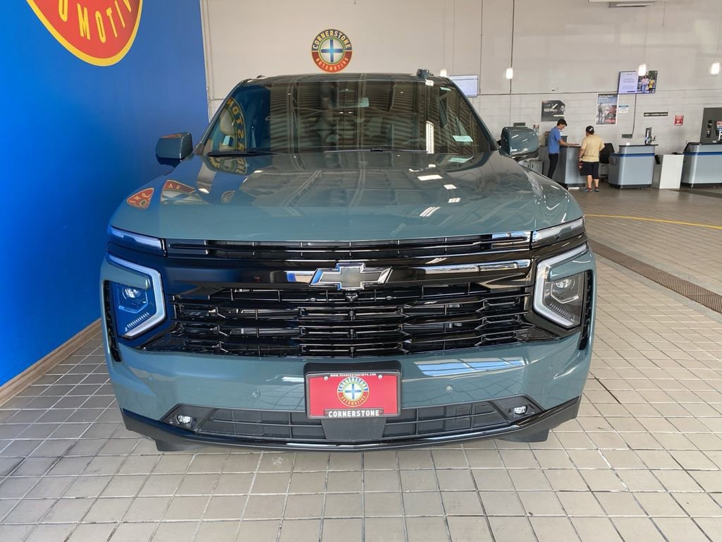 2025 Chevrolet Suburban RST photo 5