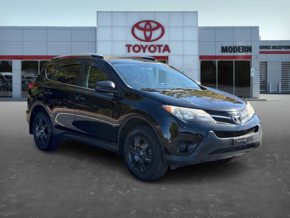 2015 Toyota RAV4 LE photo 2