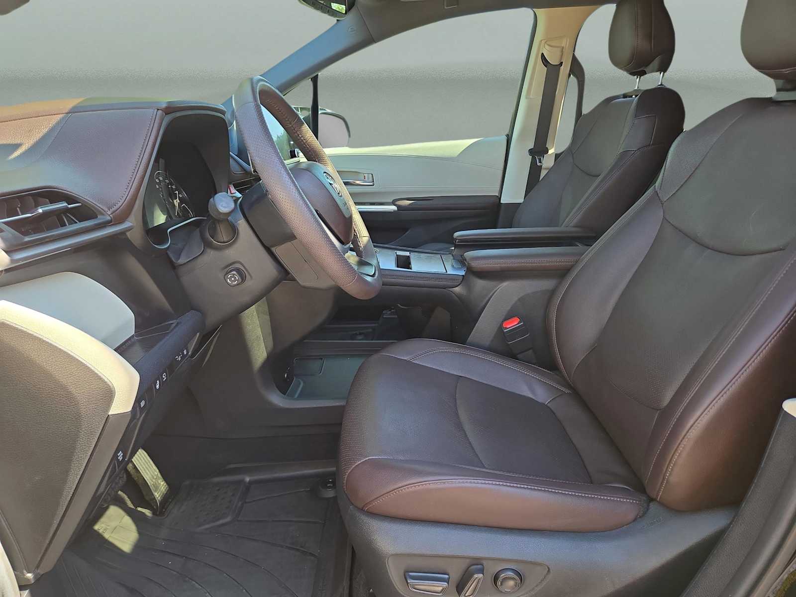 2024 Toyota Sienna Platinum photo 21