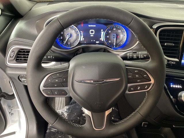 2025 Chrysler Pacifica photo 2