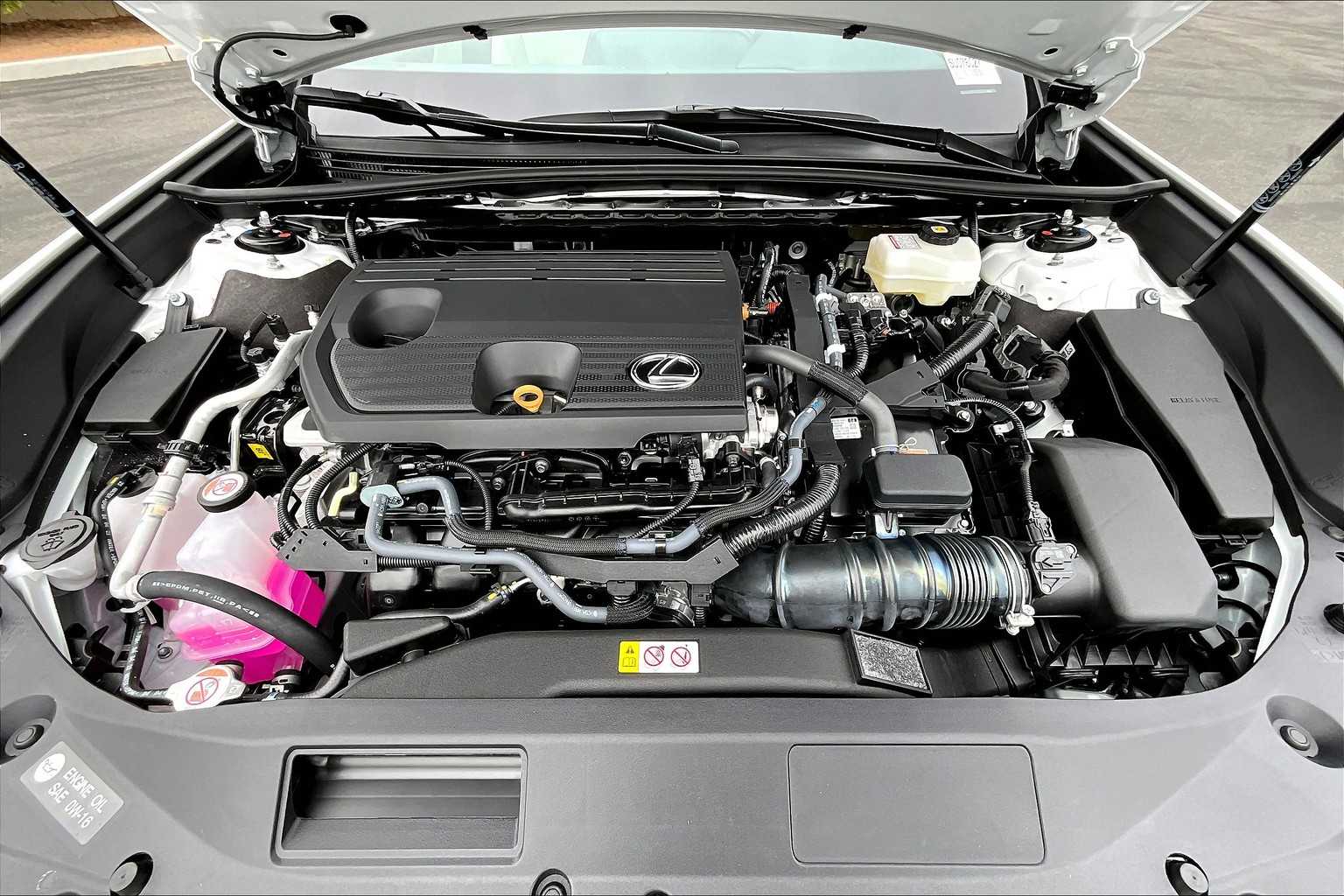 2025 Lexus ES 300h photo 18