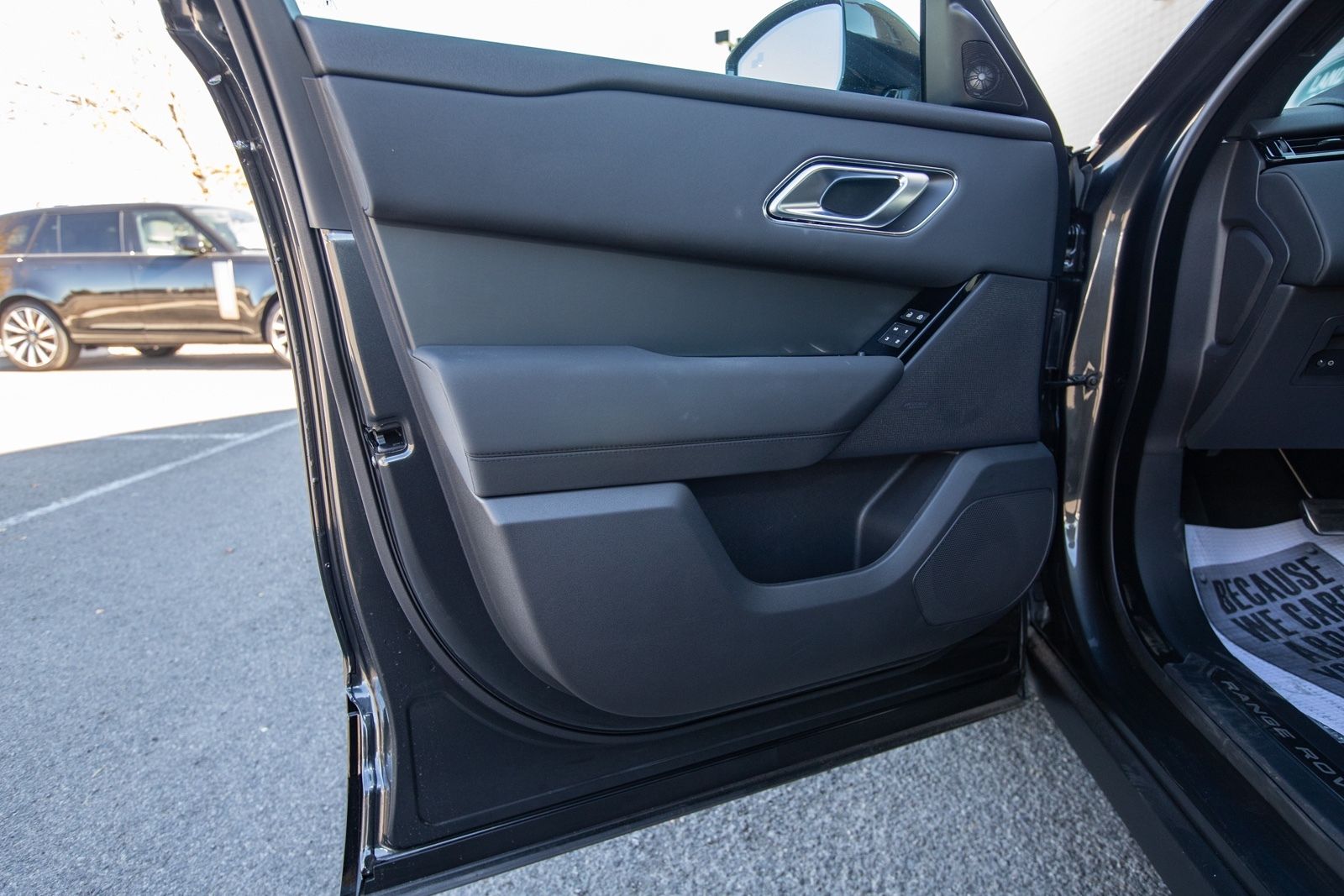 2025 Land Rover Range Rover Velar SE photo 23