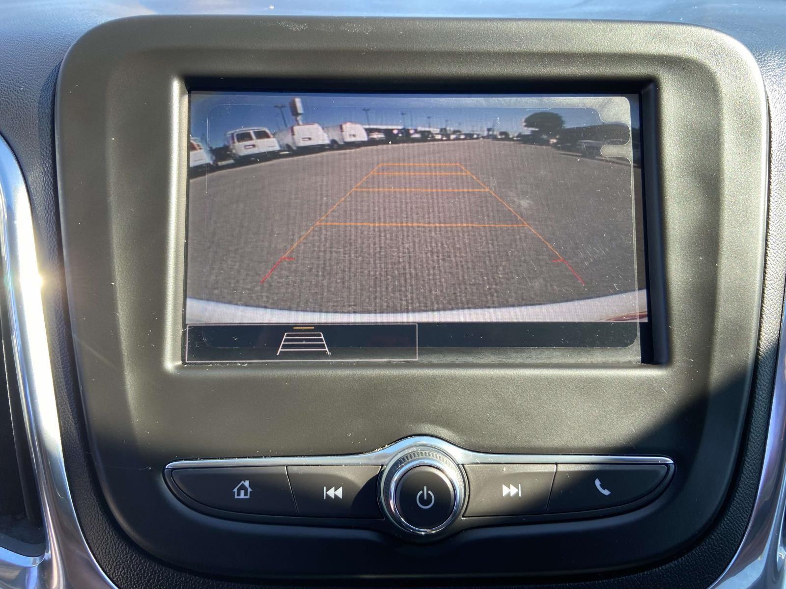 2023 Chevrolet Equinox LS photo 3