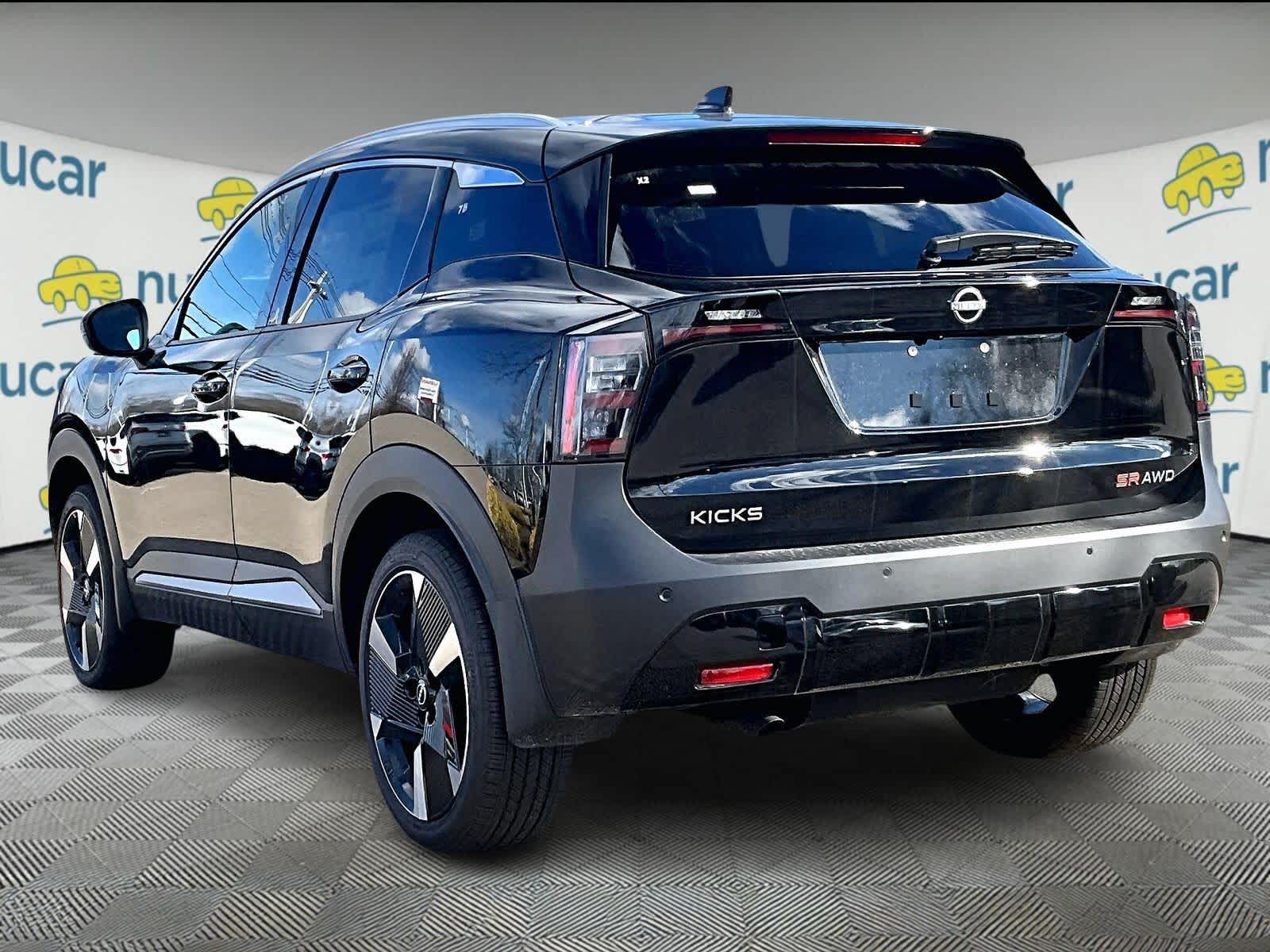 2026 Nissan Kicks SR photo 4
