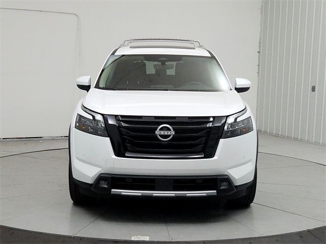 2025 Nissan Pathfinder SL photo 2