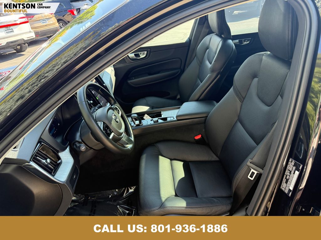 2025 Volvo XC60 B5 Plus photo 27