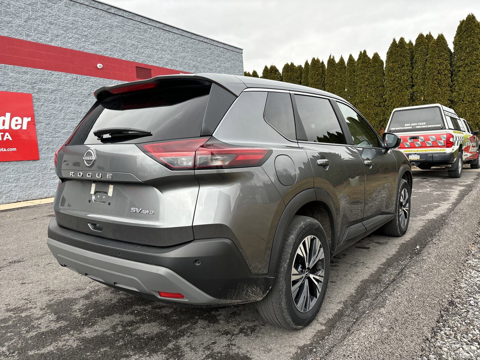 2023 Nissan Rogue SV photo 3