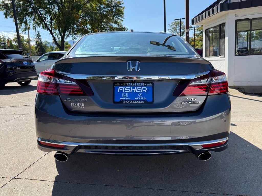 2017 Honda Accord Touring photo 3