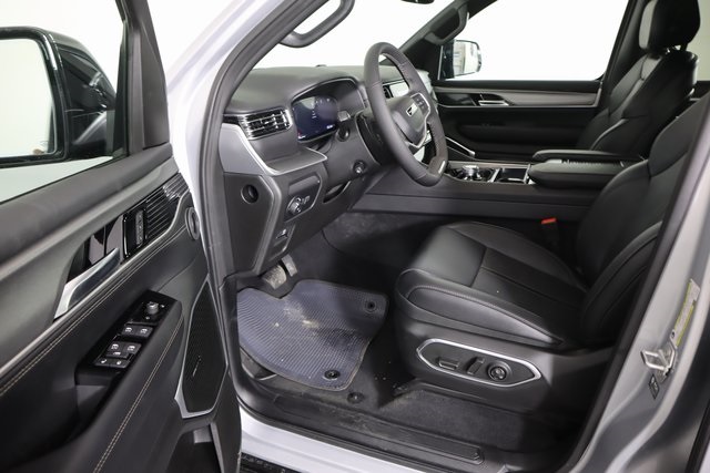 2025 Jeep Wagoneer Series II photo 10