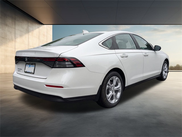 2025 Honda Accord LX photo 4