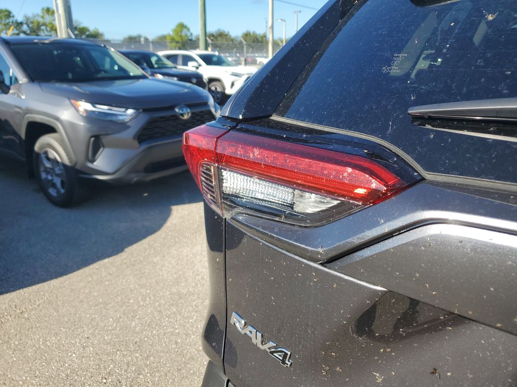 2025 Toyota RAV4 Hybrid XLE photo 12