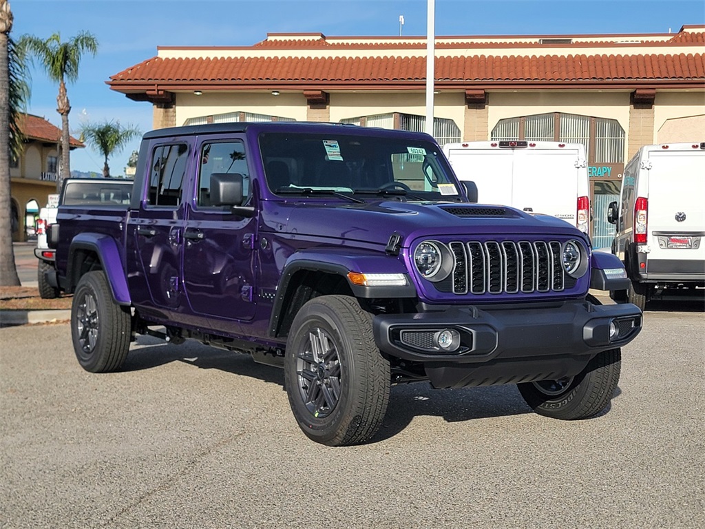 2026 Jeep Gladiator Sport S's photo