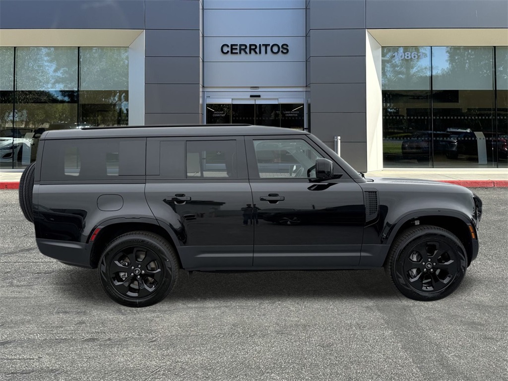 2025 Land Rover Defender 130 S photo 4