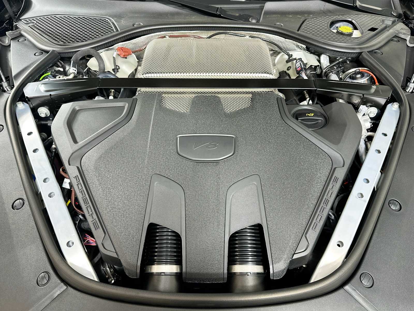 2025 Porsche Panamera Turbo E-Hybrid photo 28