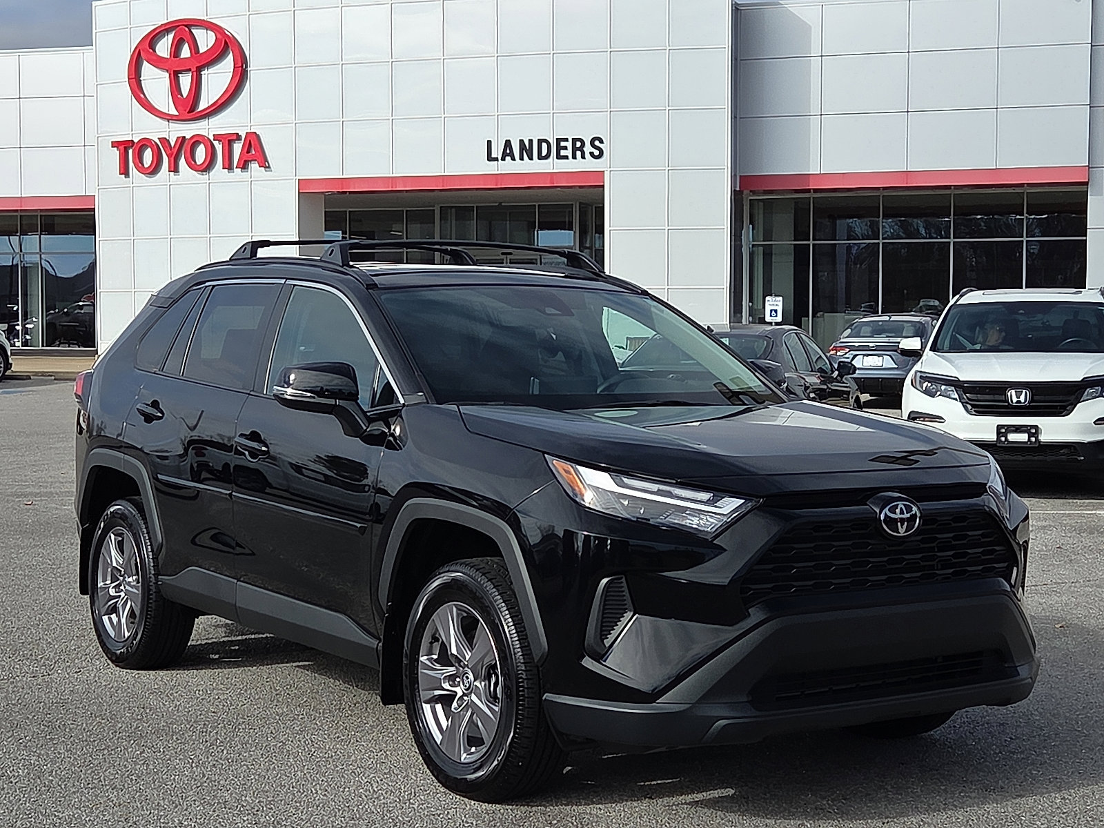 2024 Toyota RAV4 XLE's photo