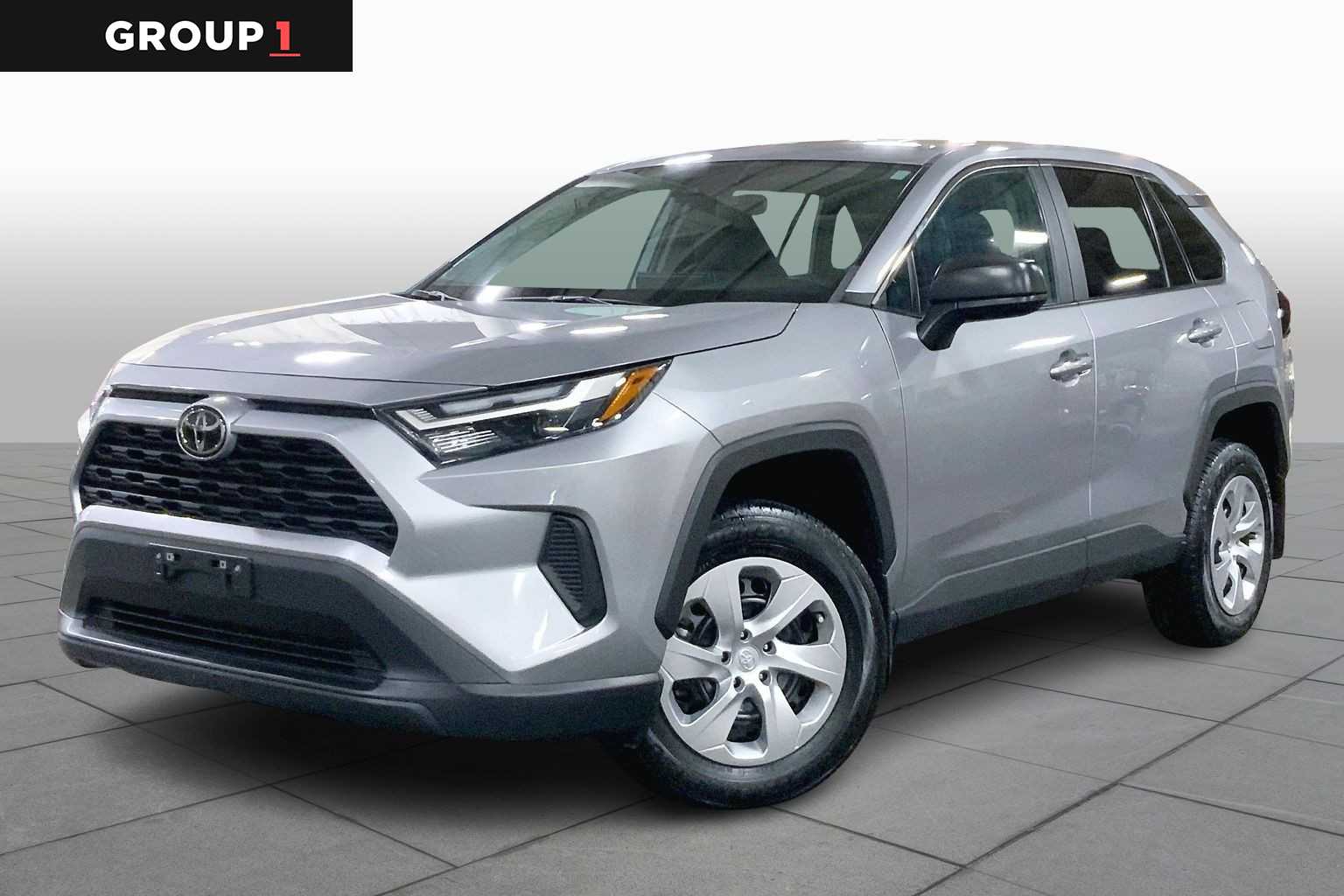 2023 Toyota RAV4 LE's photo