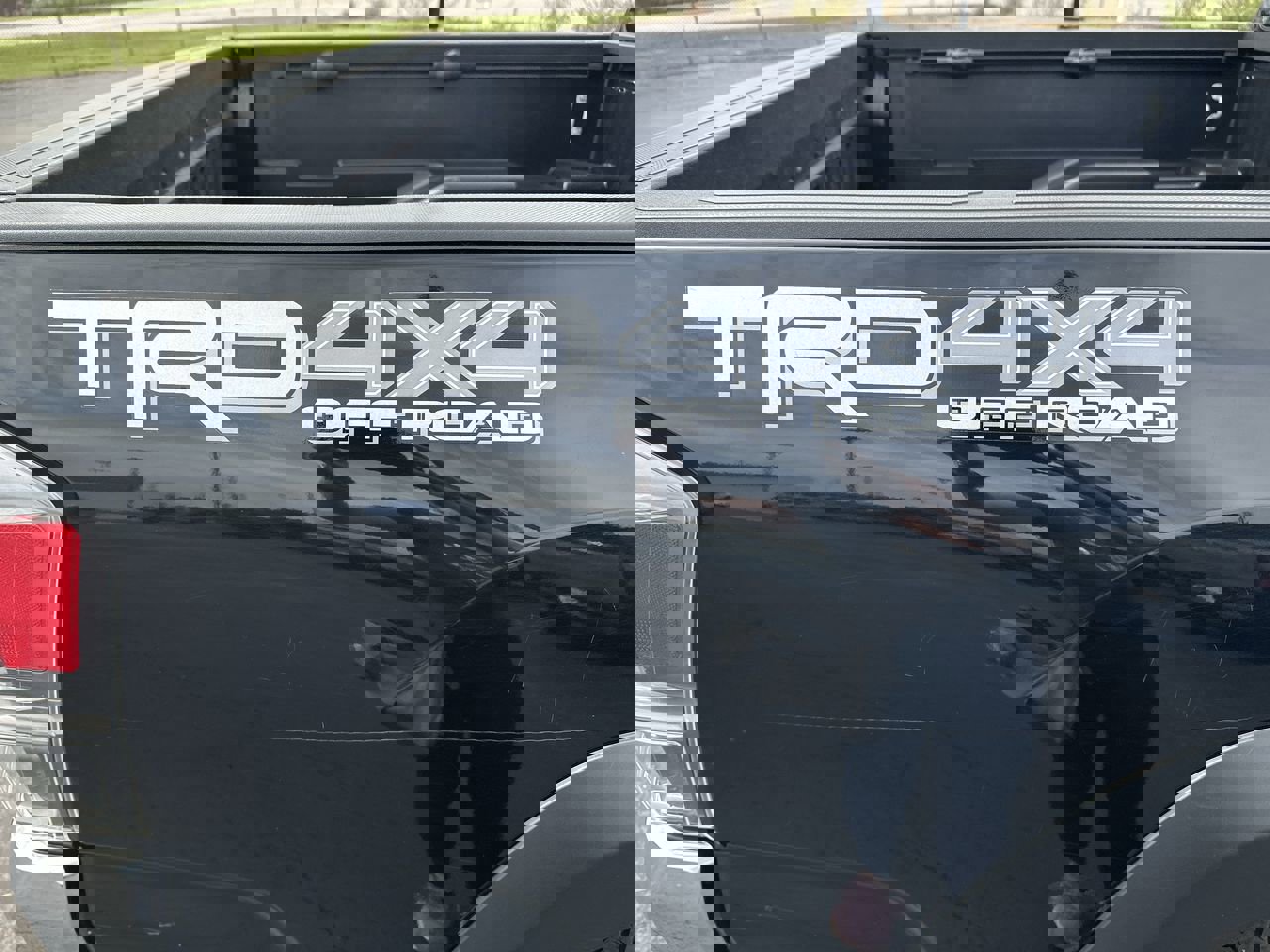 2020 Toyota Tacoma SR5 photo 28