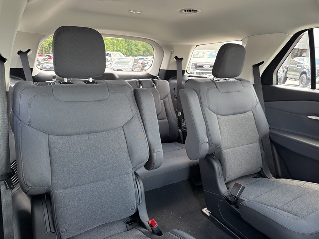 2025 Ford Explorer photo 16