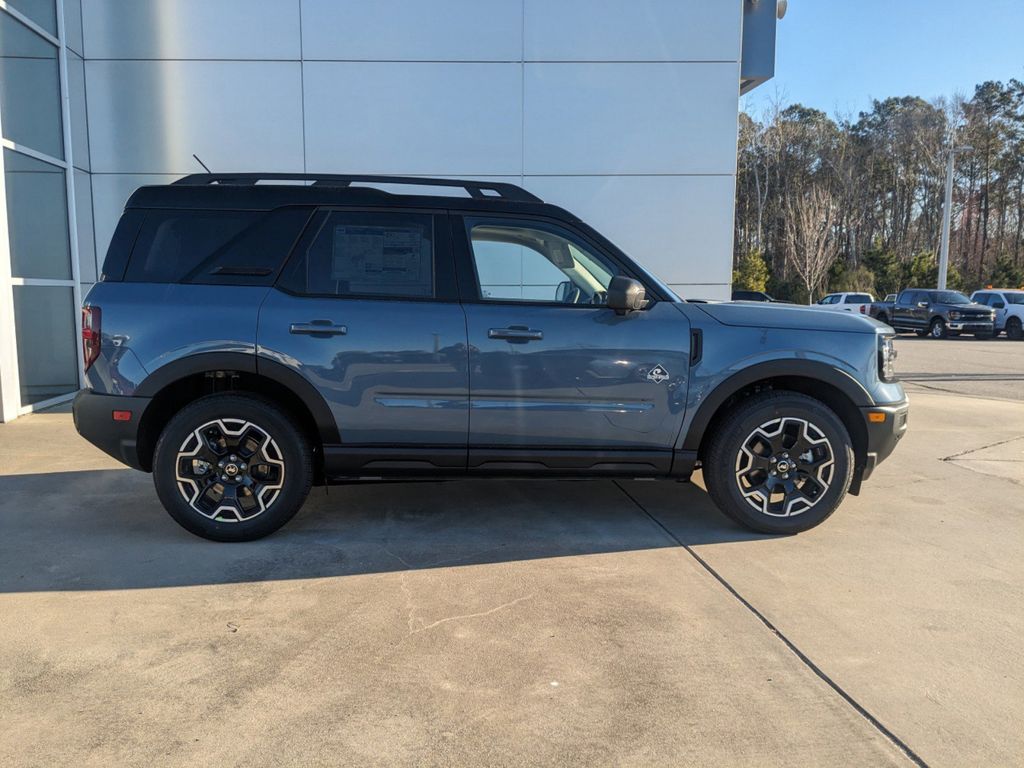 2025 Ford Bronco Sport Outer Banks photo 3