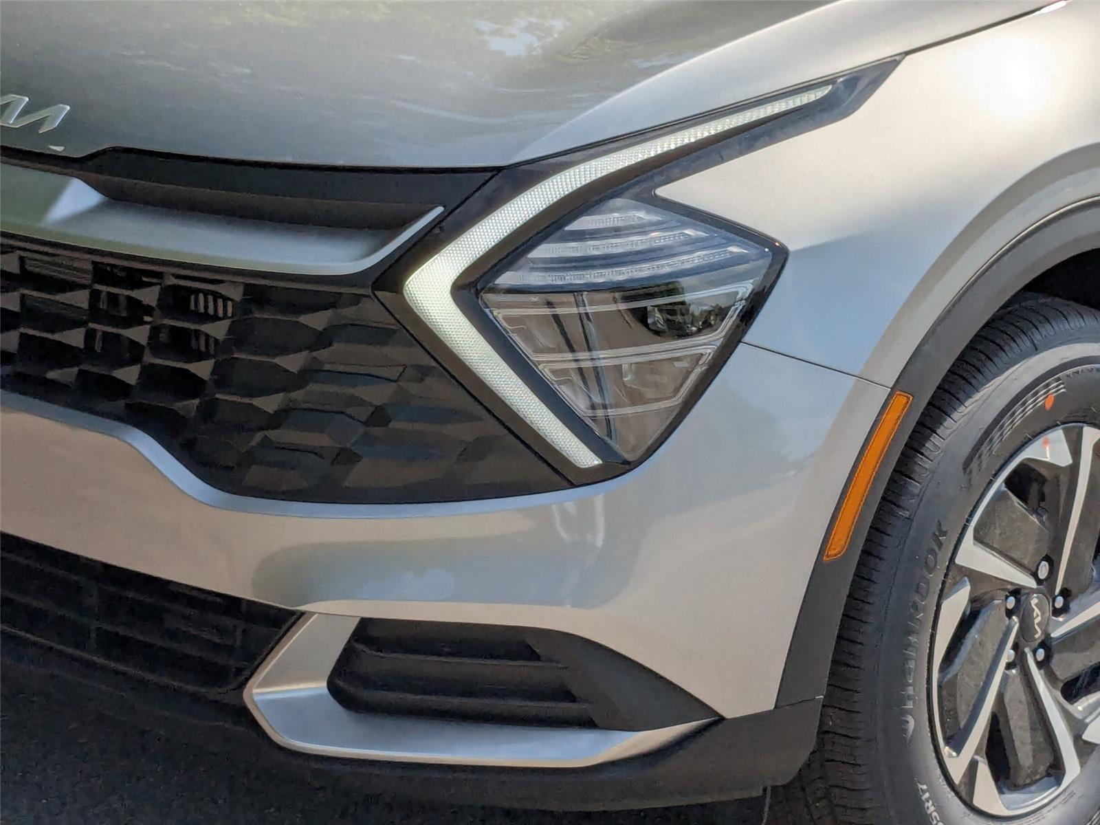 2025 Kia Sportage Hybrid LX photo 2