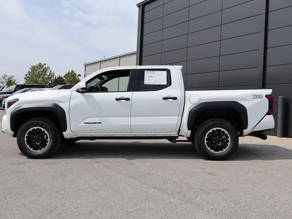 2025 Toyota Tacoma TRD Off-Road photo 2