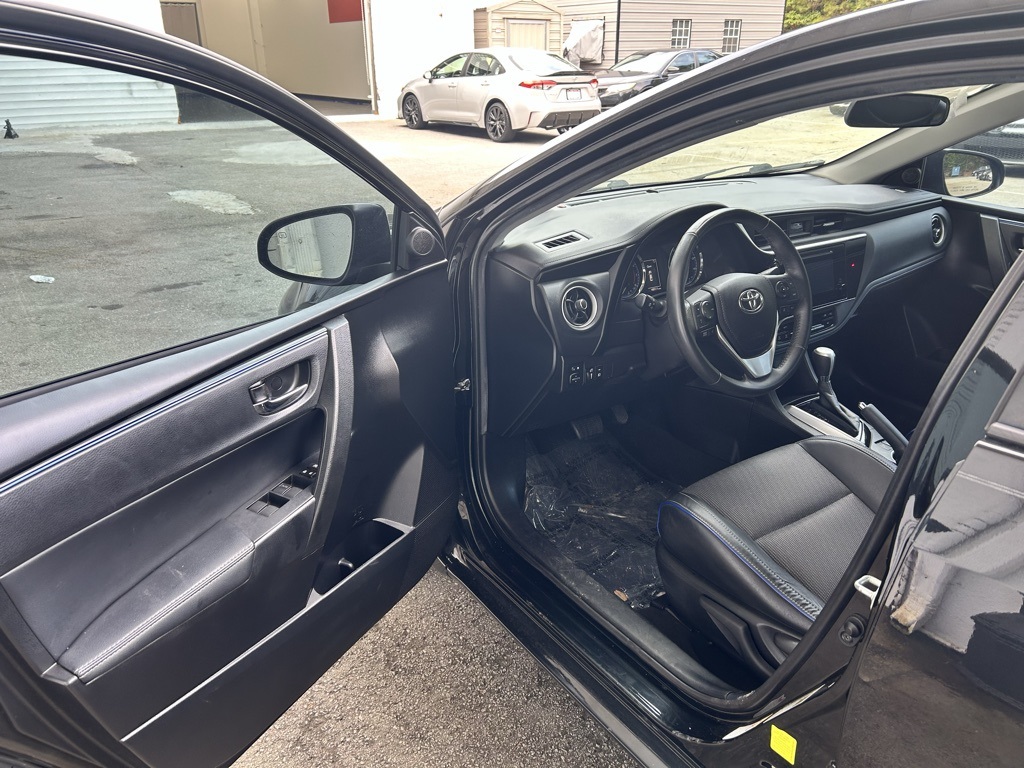2018 Toyota Corolla SE photo 4