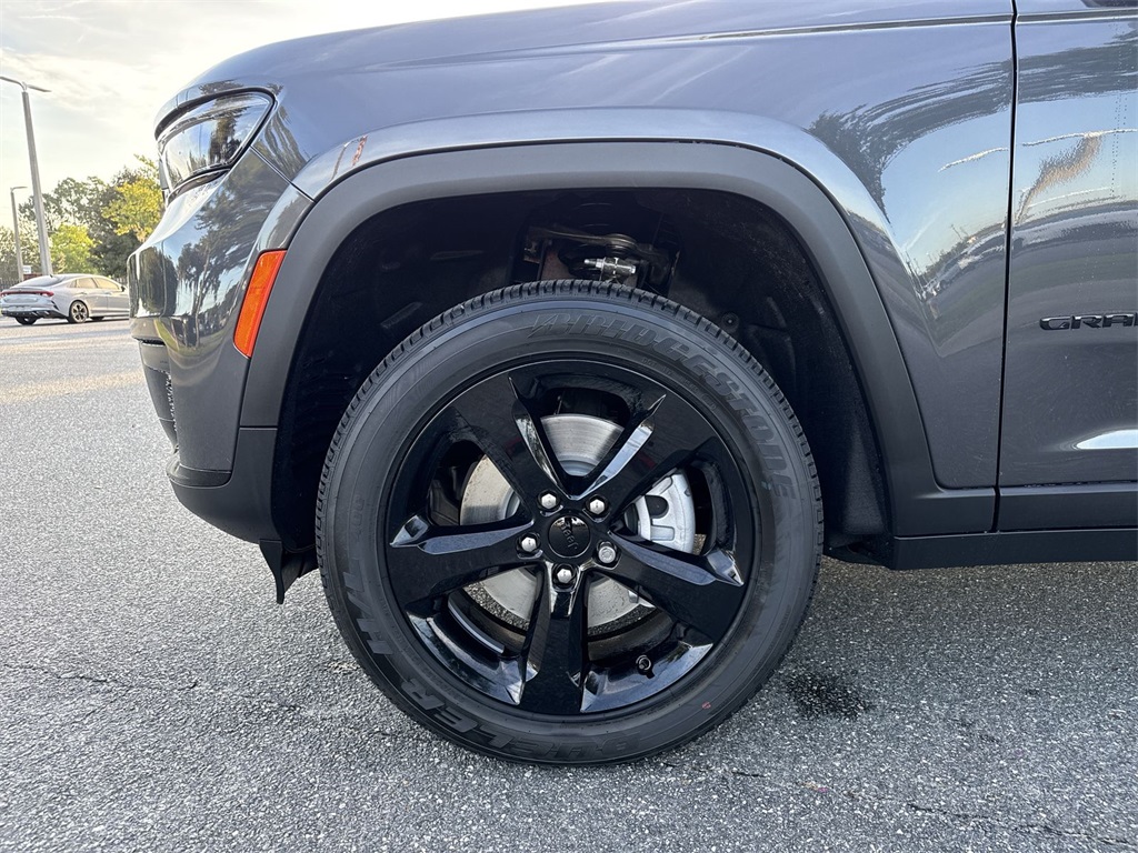 2025 Jeep Grand Cherokee Altitude photo 10