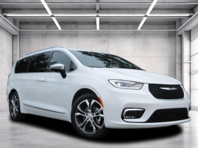 2026 Chrysler Pacifica Pinnacle's photo