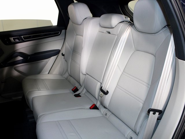 2023 Porsche Cayenne E-Hybrid Platinum Edition photo 21