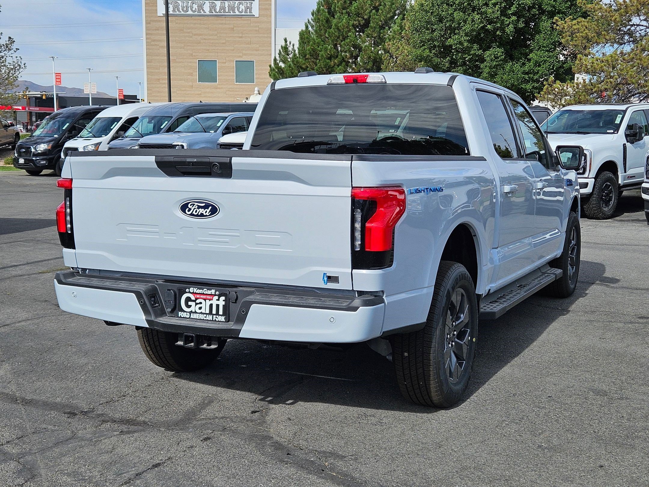 2025 Ford F-150 Lightning photo 3