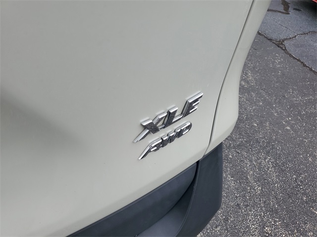 2022 Toyota RAV4 XLE Premium photo 7