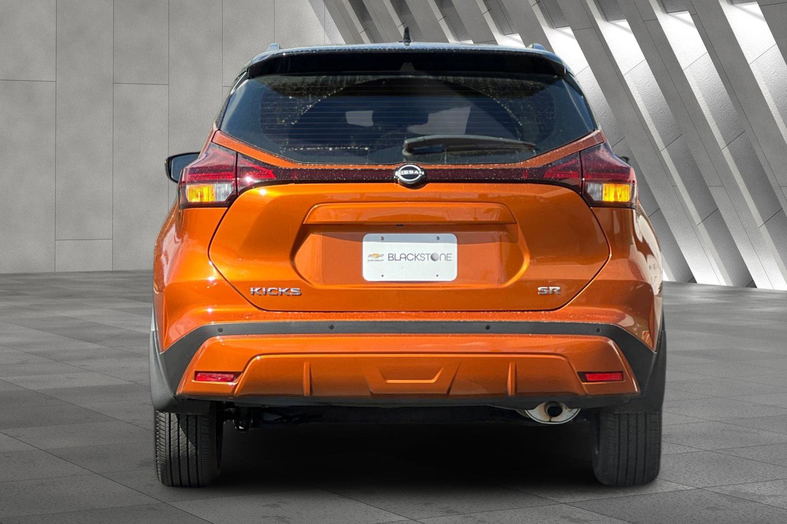 2024 Nissan Kicks SR photo 3