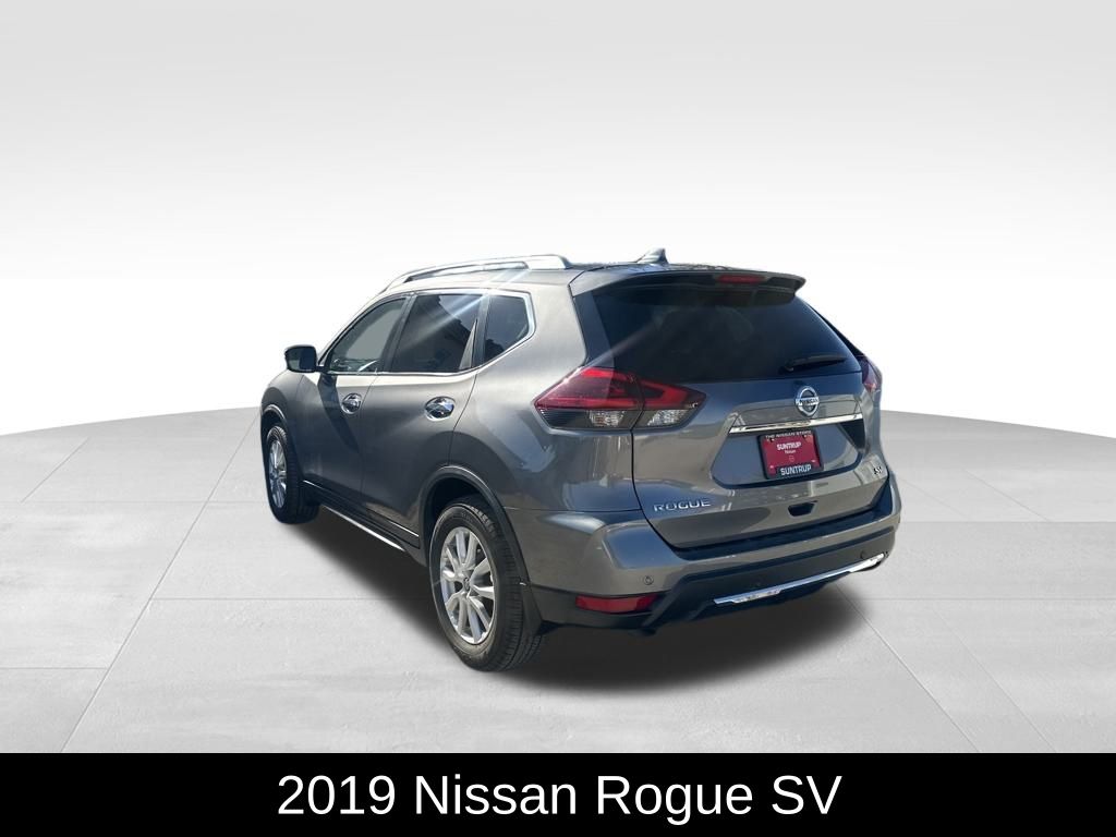 2019 Nissan Rogue SV photo 3