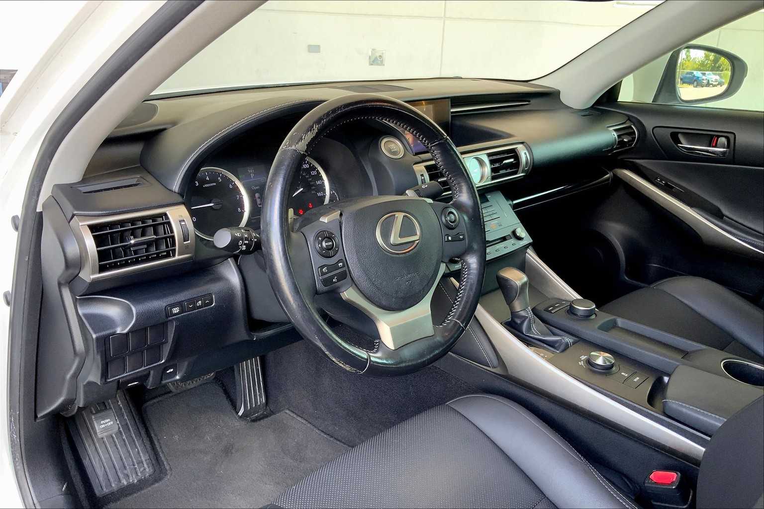 2016 Lexus IS 200t photo 14