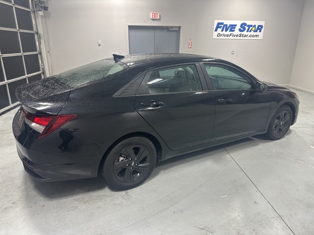 2023 Hyundai Elantra SEL photo 8