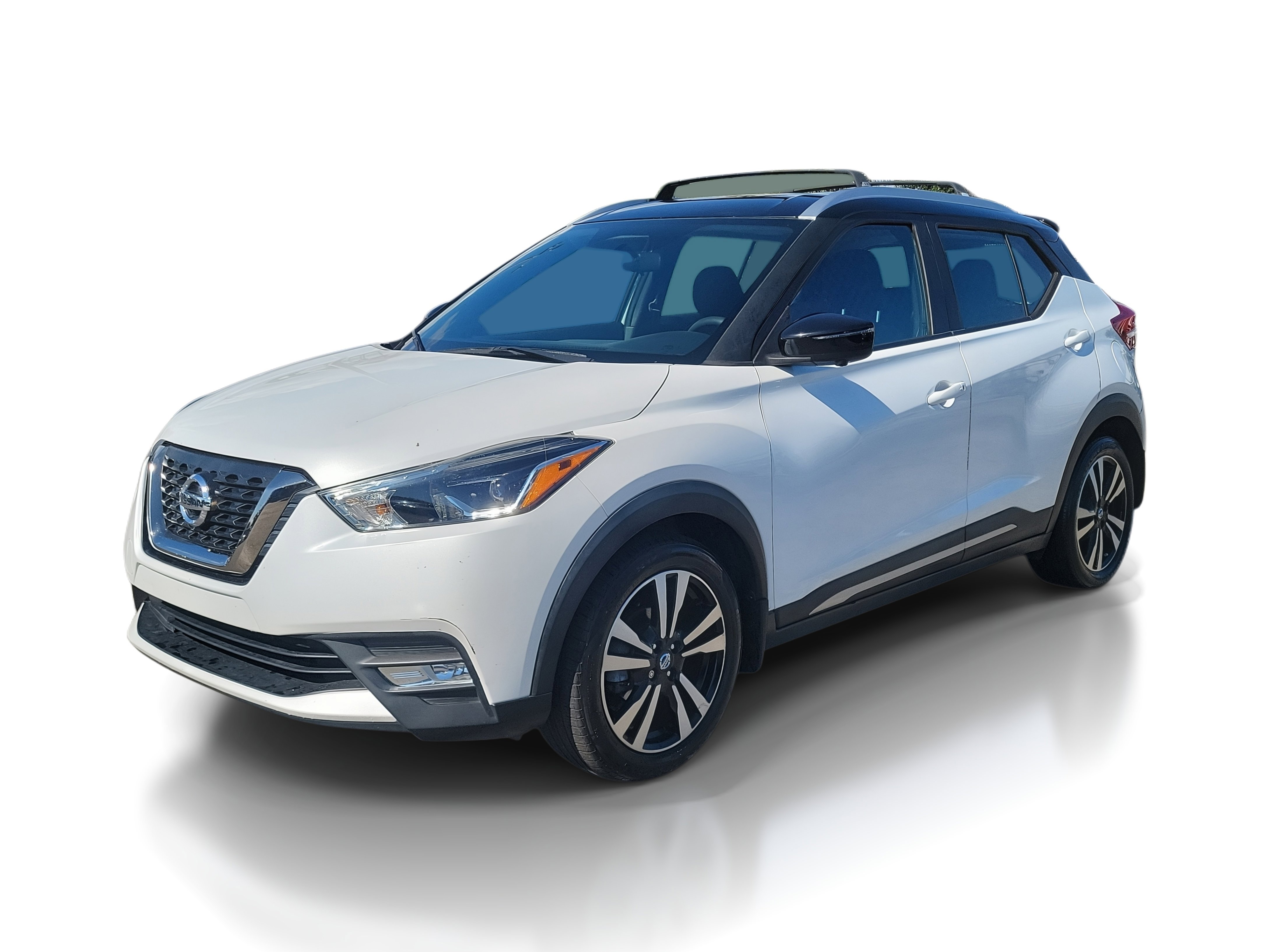 2018 Nissan Kicks SR photo 2