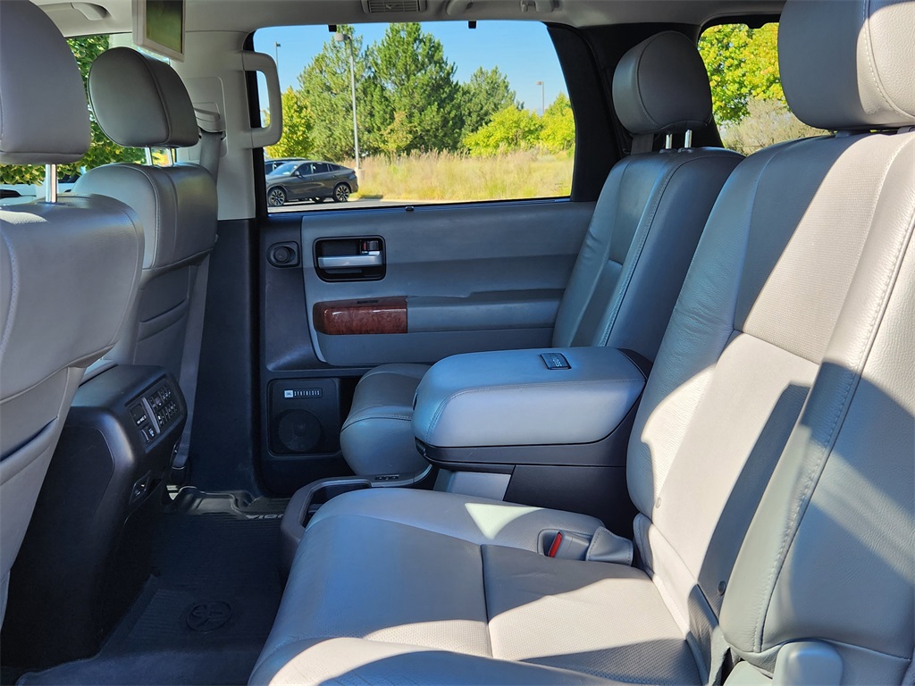 2018 Toyota Sequoia Platinum photo 9