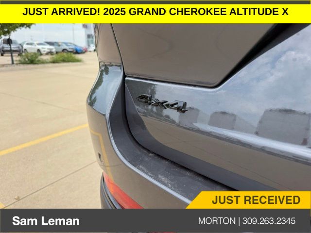 2025 Jeep Grand Cherokee Altitude X photo 3