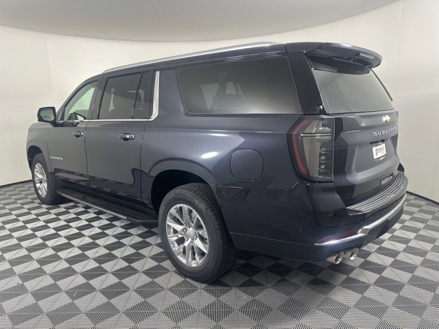 2025 Chevrolet Suburban Premier photo 3