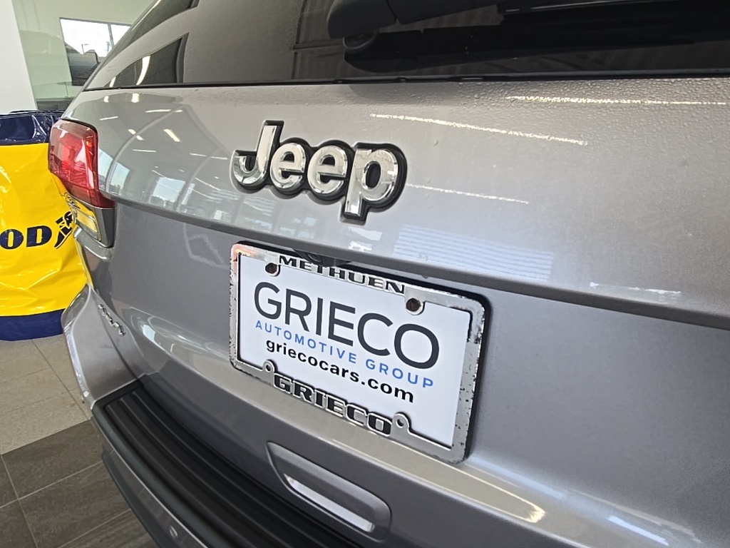 2019 Jeep Grand Cherokee Laredo E photo 10