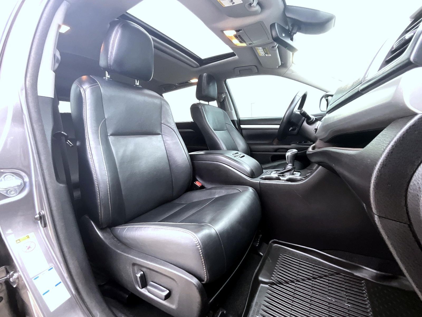 2017 Toyota Highlander XLE photo 16