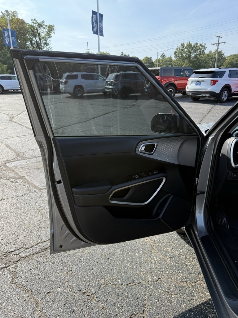 2022 Kia Soul LX photo 13