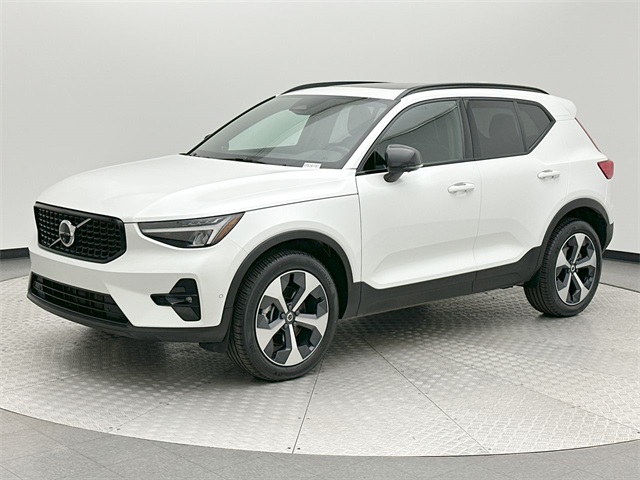 2025 Volvo XC40 Plus's photo