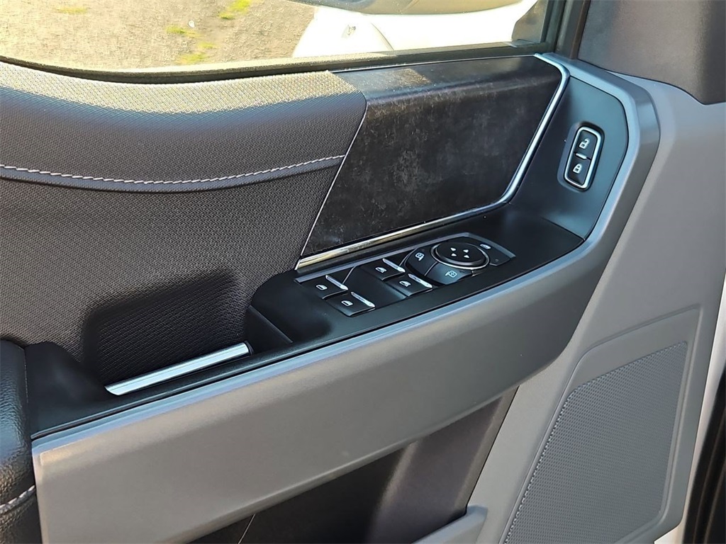 2023 Ford F-150 XLT photo 9